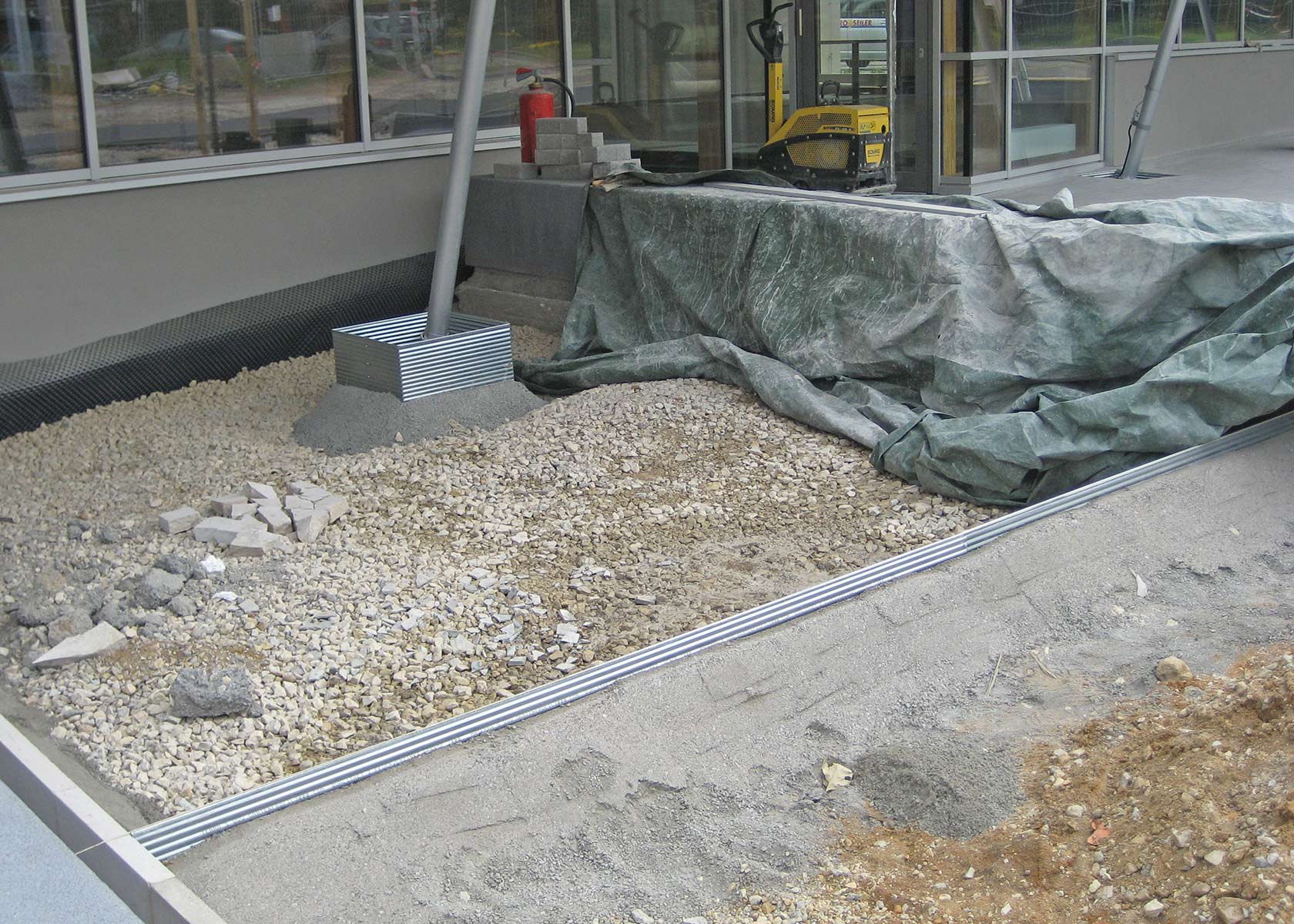 Profile mit beidseitiger Rückenstütze aus Beton Profile mit beidseitiger Rückenstütze aus Beton