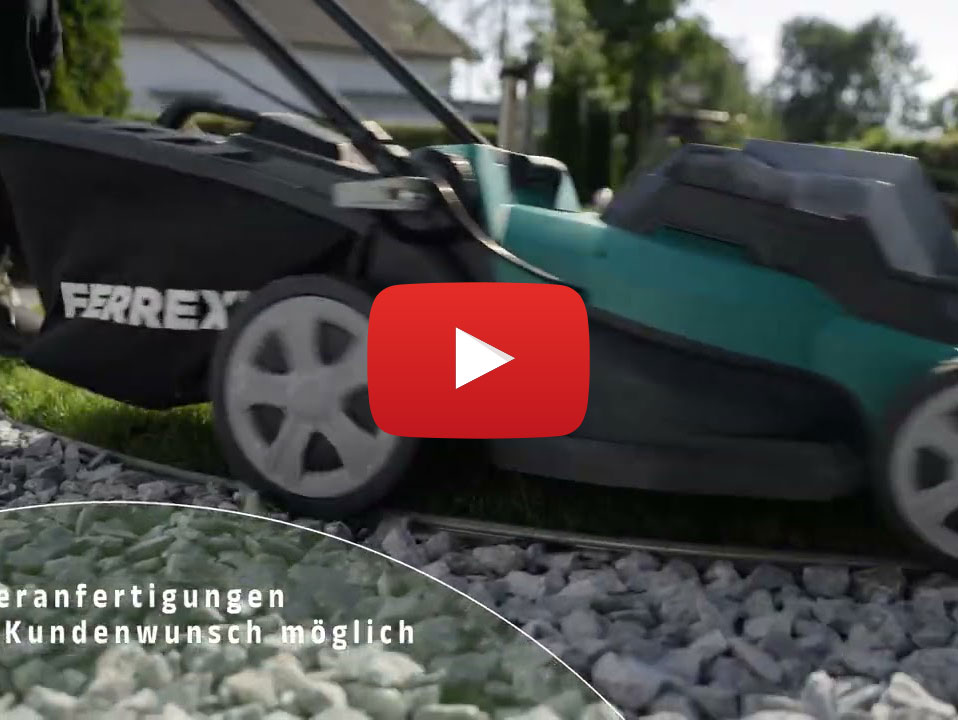 Rasenmäher im Garten